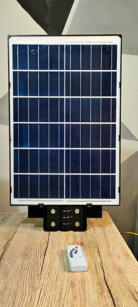 400W Solar Street Light 10 to 12 Hours Full Night Battery Backup