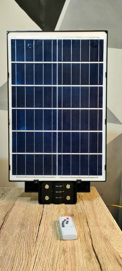 400W Solar Street Light 10 to 12 Hours Full Night Battery Backup