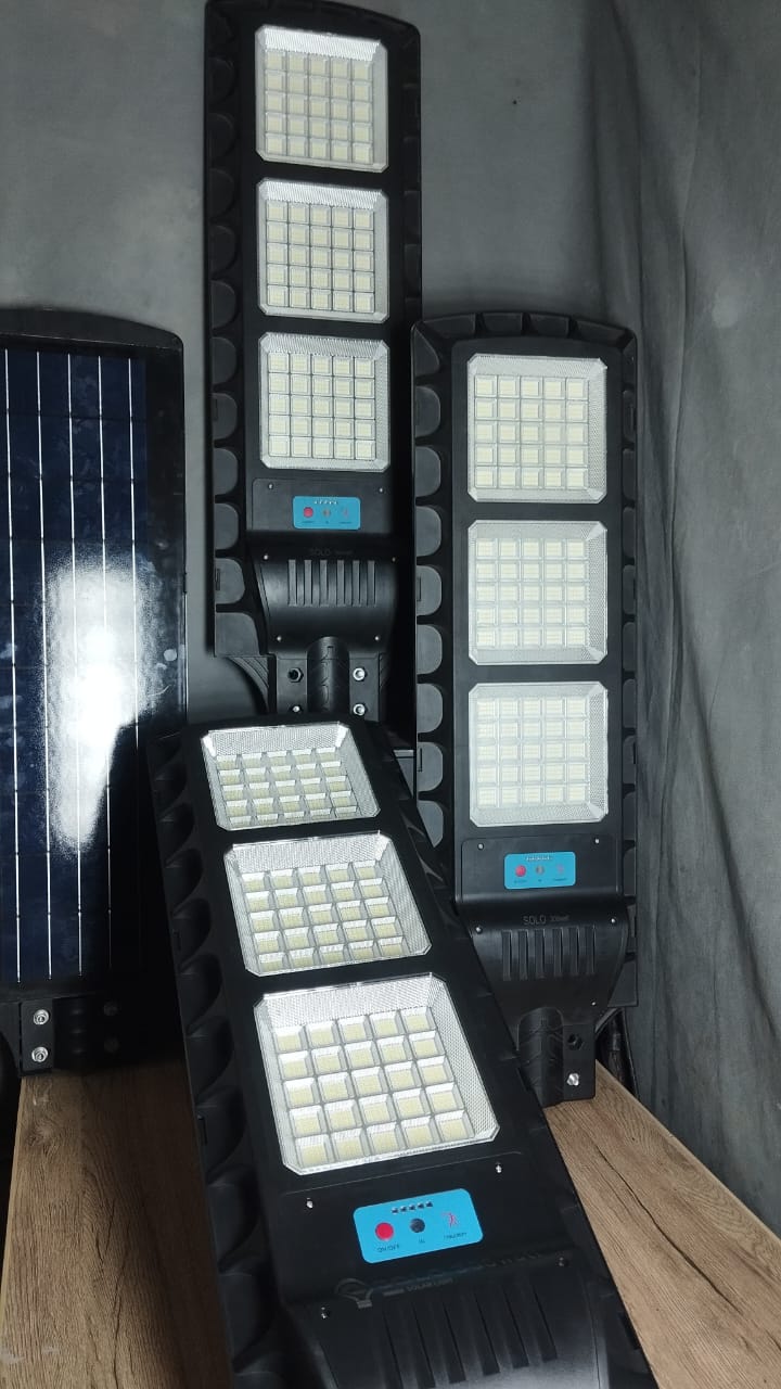 300W Solar LED Street Light 12 hours battery Backup 1 Year Warranty)